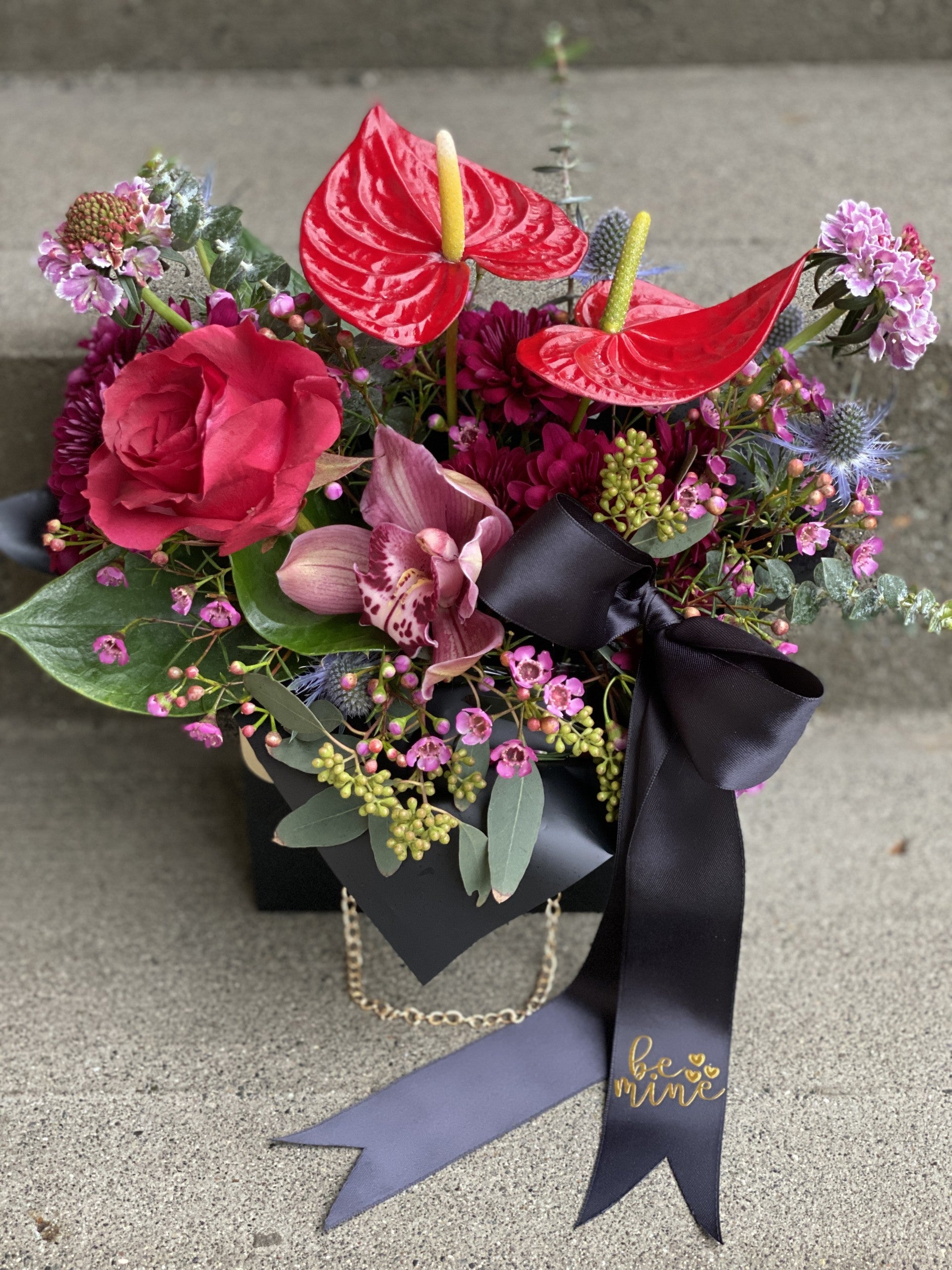 HUGS & KISSES FLOWER ARRANGEMENT